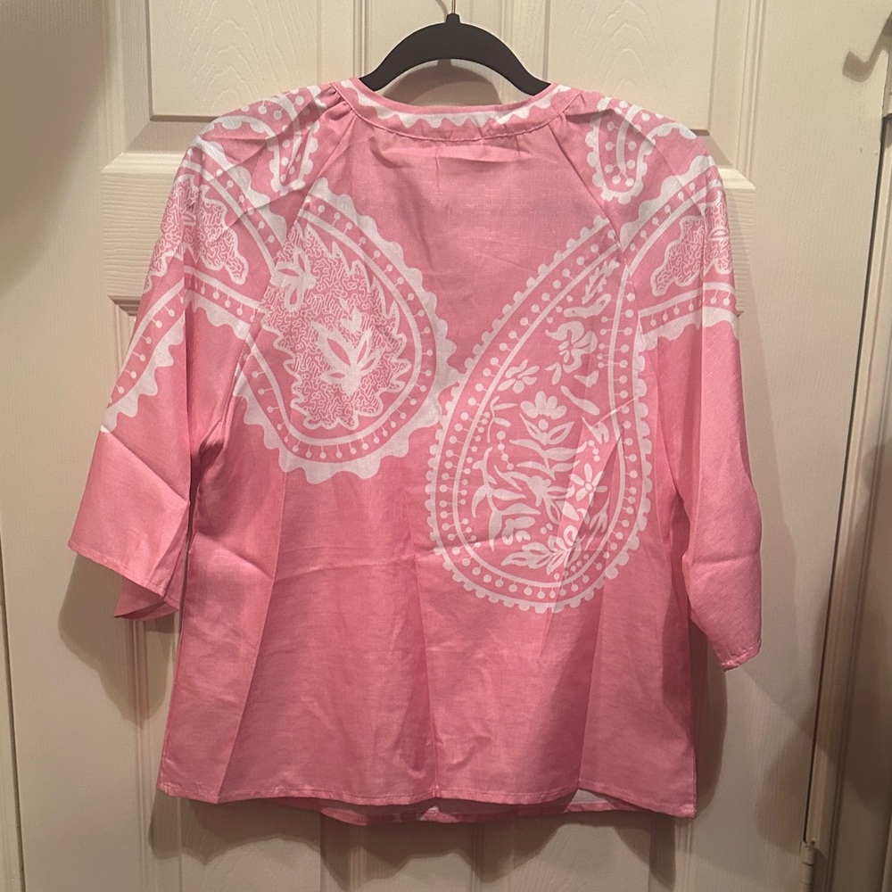 Chic Pink and White Floral Blouse